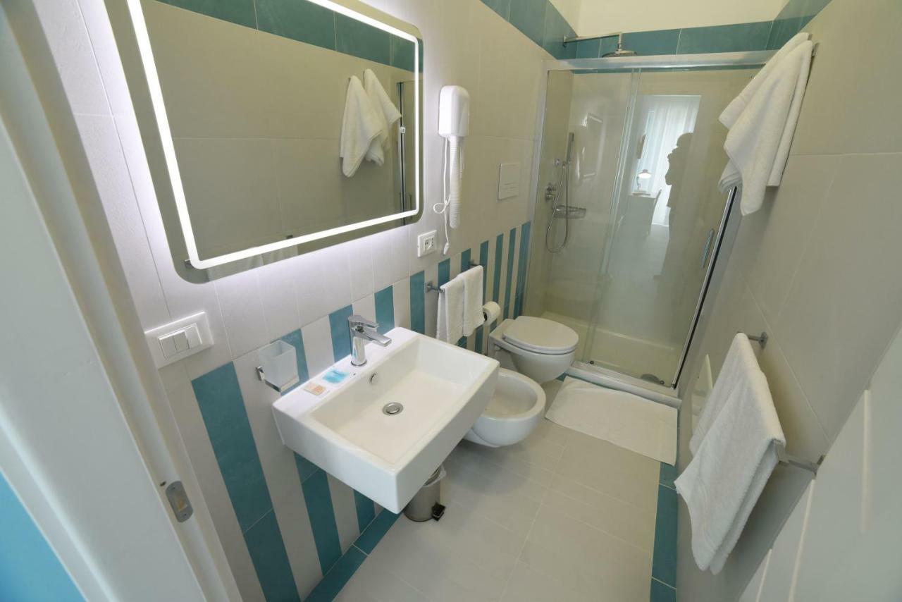 Latino Rent Room B&B Vista Mare ปอร์โตเชซาเรโอ ภายนอก รูปภาพ
